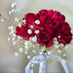 זר כלה ורדים אדומים קלאסי